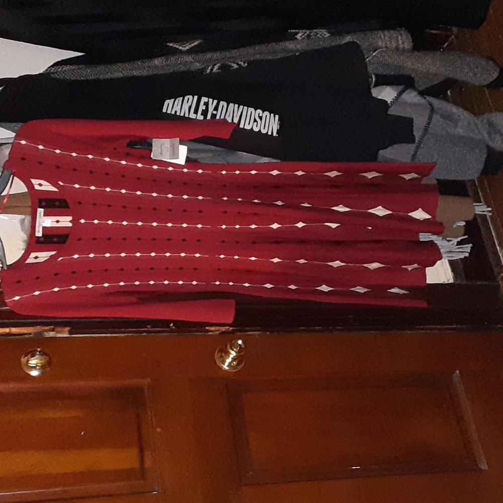 A Danny and nicole dress size med and its res